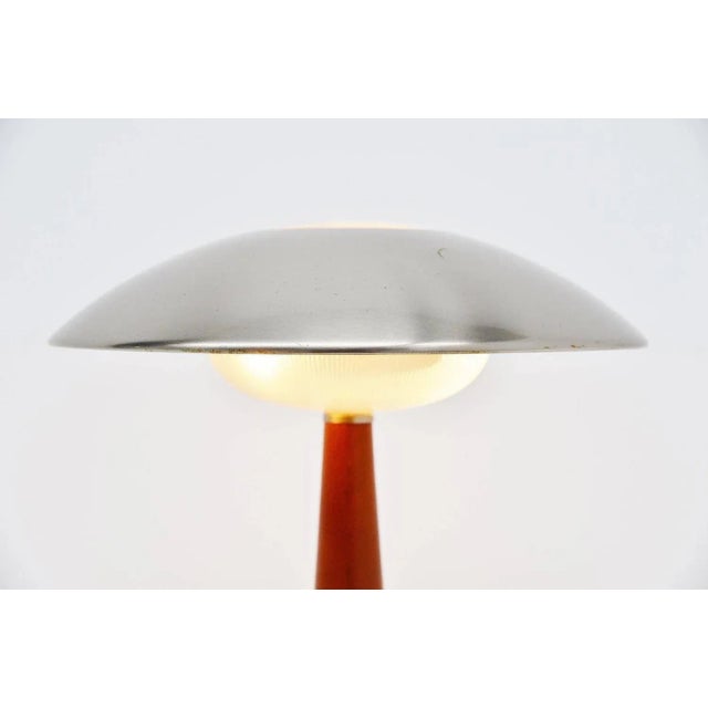 Very nice table lamp model 8041 designed and made by Stilnovo, Italy 1960. This is for a very nice modernist shaped table...