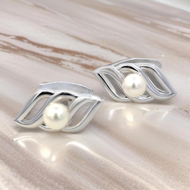 Mikimoto Estate Akoya Pearl Mens Cufflinks Sterling Silver 7 mm M411 These elegant Authentic Mikimoto Estate Akoya pearl...