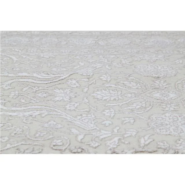 Traditional Handwoven Silk and Wool Runner Rug 5'0" X 7'10" For Sale In Dallas - Image 6 of 13