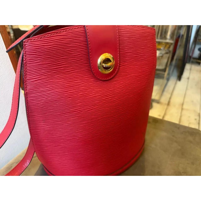 A 1995 Vintage Louis Vuitton Castillan Red Epi Leather Cluny Shoulder Bag For Sale - Image 13 of 17