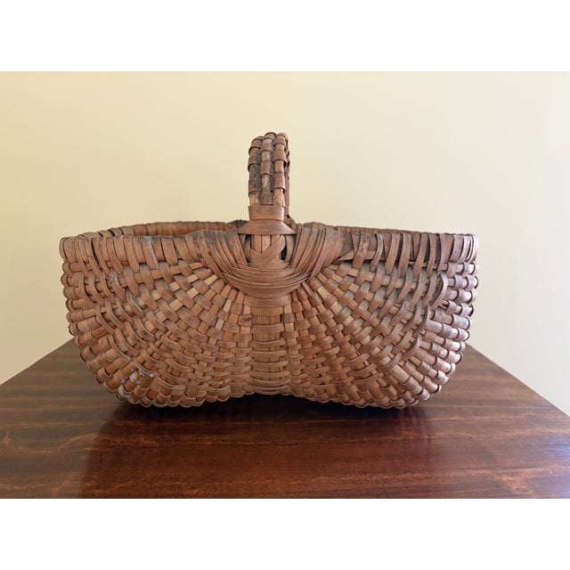 French Country Late 19th Century American Oak Splint Basket With Wrapped Bentwood Handle For Sale - Image 3 of 12