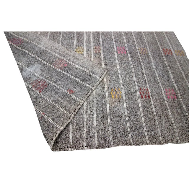 Mid 20th Century 1960s Vintage Gray Embroidered Turkish Kilim Rug- 8′ × 10′9″ For Sale - Image 5 of 7
