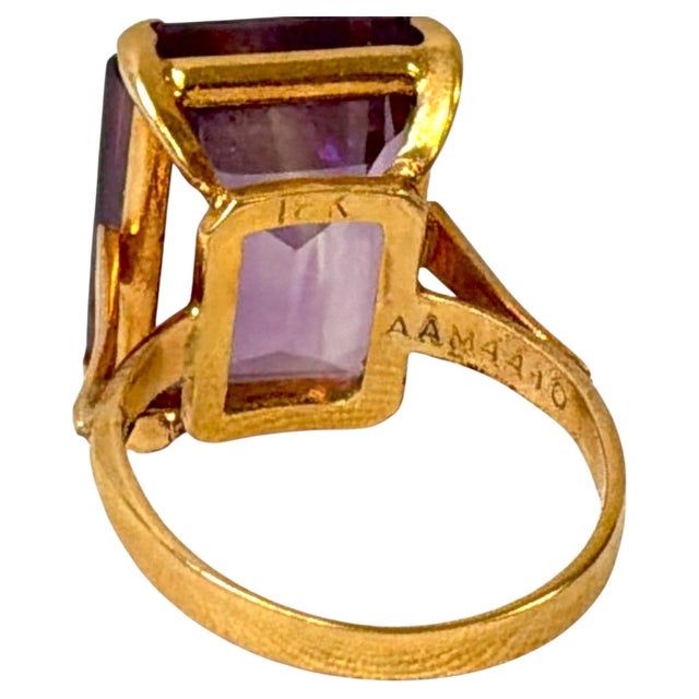 Metal 14k Yellow Gold and Amethyst Cocktail Ring Vintage For Sale - Image 7 of 10