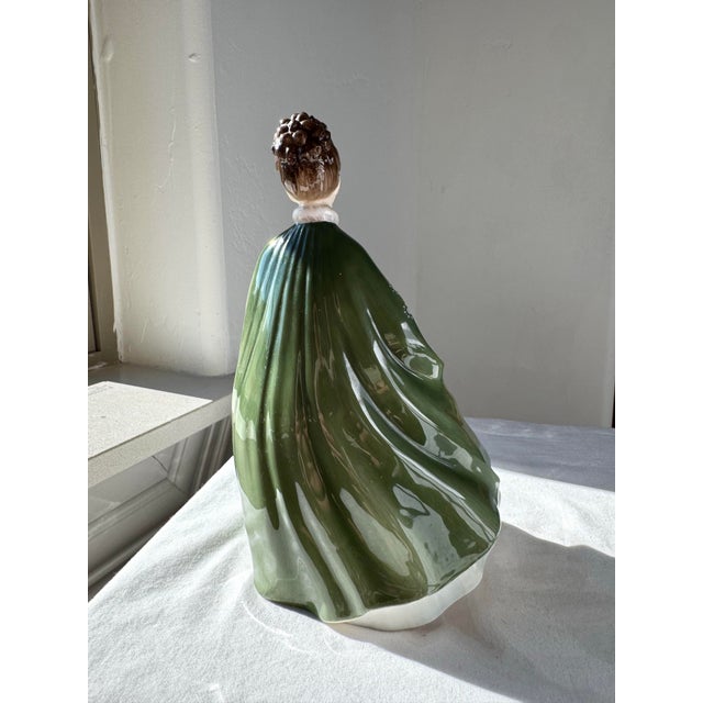 1980s Late 20th Century Royal Doulton Figurine ~ “Première” ~ Hn 2343 For Sale - Image 5 of 11