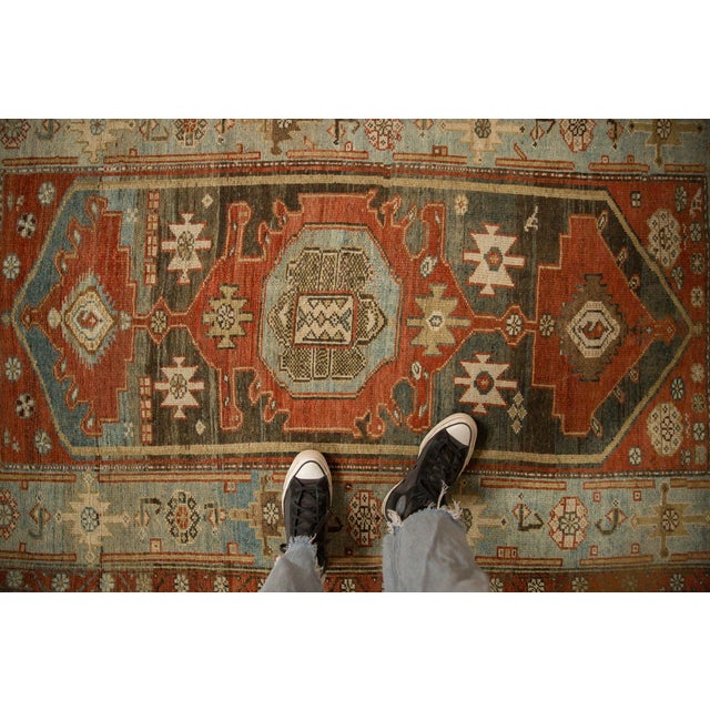 :: Oversized center medallion with large scale finials bearing diamond shaped contour with finned outline and interior...