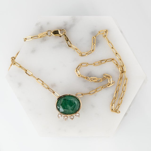 2020s 4.9ct Emerald and Diamond Pendant Necklace: Solid 14k Gold With Attached Chain For Sale - Image 5 of 9