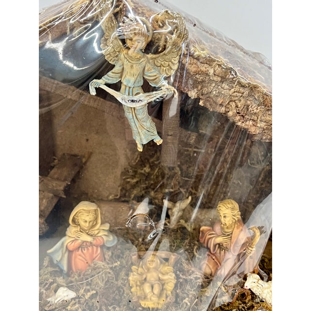 Vintage Made in Italy Nativity Presepio Set – 8 Pieces With Rustic Italian Stable For Sale - Image 9 of 9