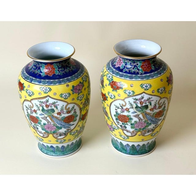 Hollywood Regency Japanese Gold Imari Hand-Painted Porcelain Bird Vases, Arita, 1960s, Set of 2 For Sale - Image 3 of 17