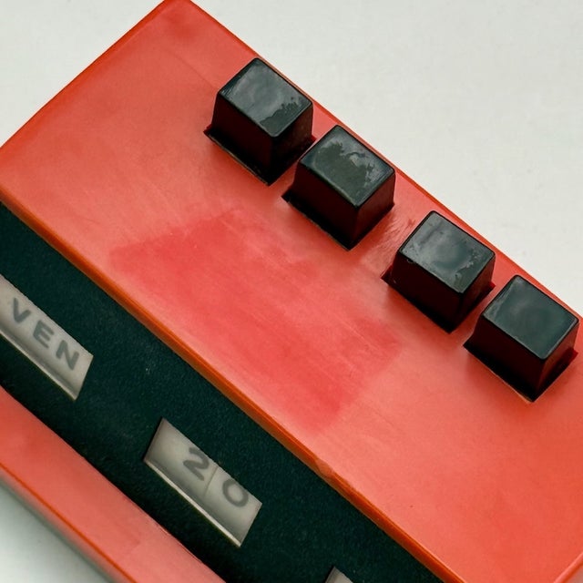 Vintage Pop Design Perpetual Desk Calendar in Red Plastic, 1970s For Sale - Image 12 of 13