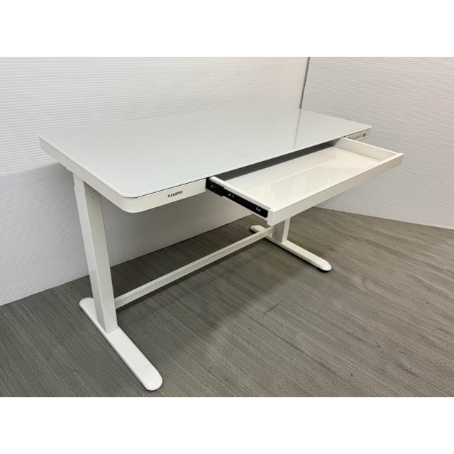 Design Plus Gallery presents an Electric Standing Desk from Flexispot. This is a modern electric standing desk in white...