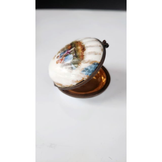 Antique French Limoges Hand-Painted Shell Trinket Box With Gilt Mount, Circa 1900 For Sale - Image 13 of 16