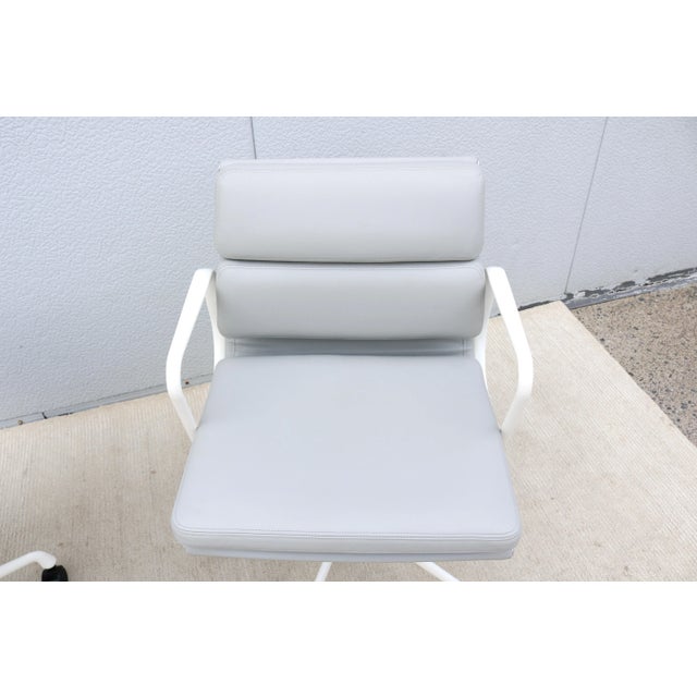 Mid-Century Modern Herman Miller Eames Soft Pad Management Chair in Gray Leather For Sale - Image 15 of 18