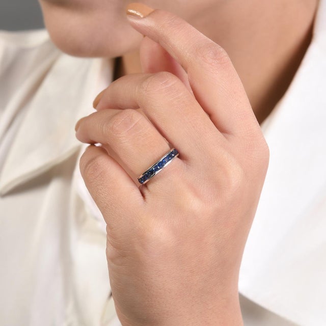 3.01ctw Sapphire Stackable Band in 14k Gold Ring Size 6 For Sale In New York - Image 6 of 12