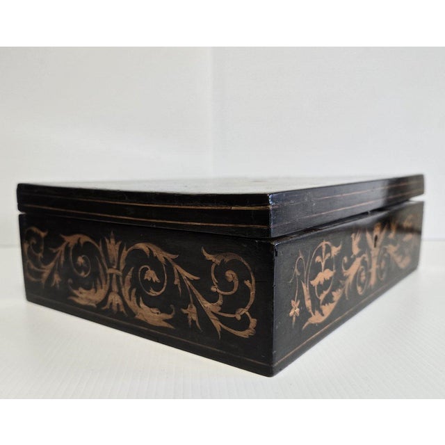 Sorrento Marquetry Box with a Medallion Scene of Three Dancers For Sale - Image 3 of 10