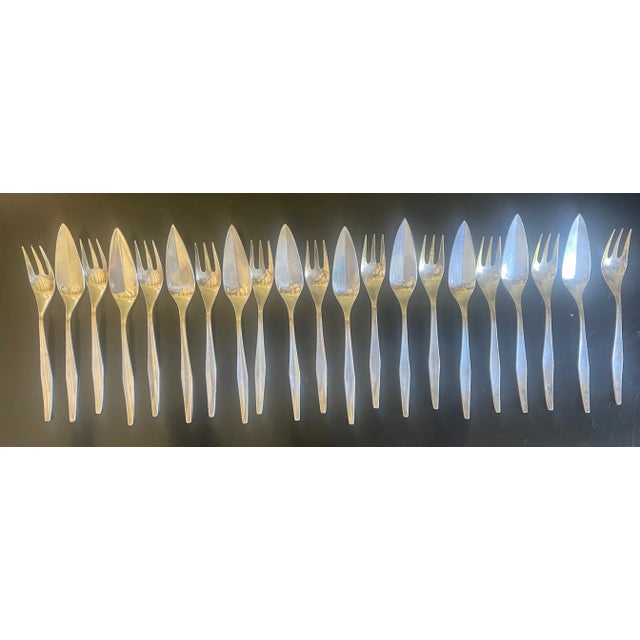 Silver Christofle Mid Century Fish Service Flatware Set & Serving Fork, Set of 22 For Sale - Image 8 of 10