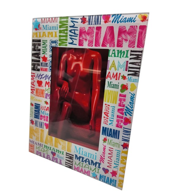 Calling all Florida lovers !! Definitely a head turner photo frame. In great unscratched condition and gift giving indeed.