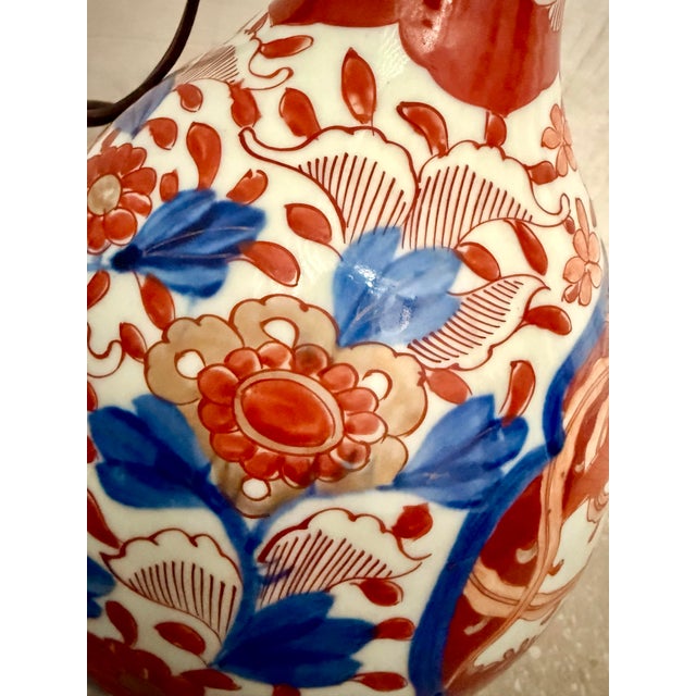 White Meiji Period Antique Japanese Imari Porcelain Chinoiserie Vase Table Lamp in Red, Blue & White For Sale - Image 8 of 12