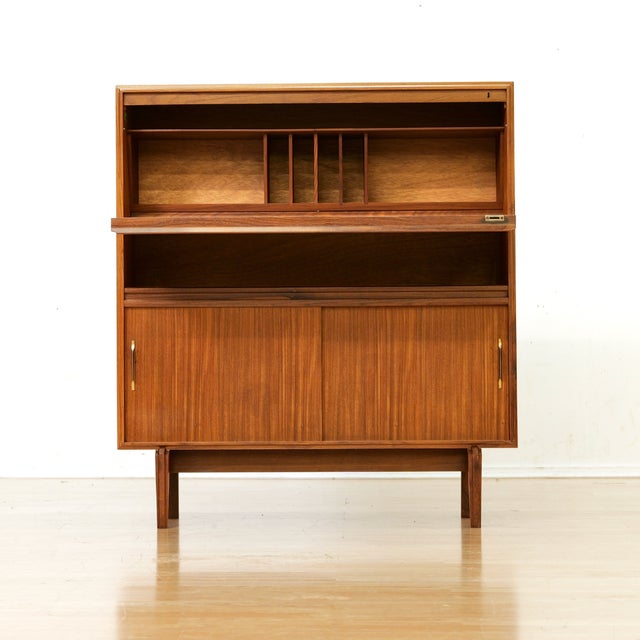 1960s Small Mid Century 'Multi-Width' Secretary Desk by Beaver & Tapley For Sale - Image 4 of 12