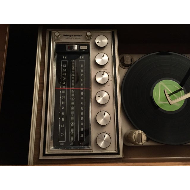 Mid 20th Century Working Mid-Century Modern Magnavox Astro-Sonic Stereo Console (Record Player With Radio) For Sale - Image 5 of 11