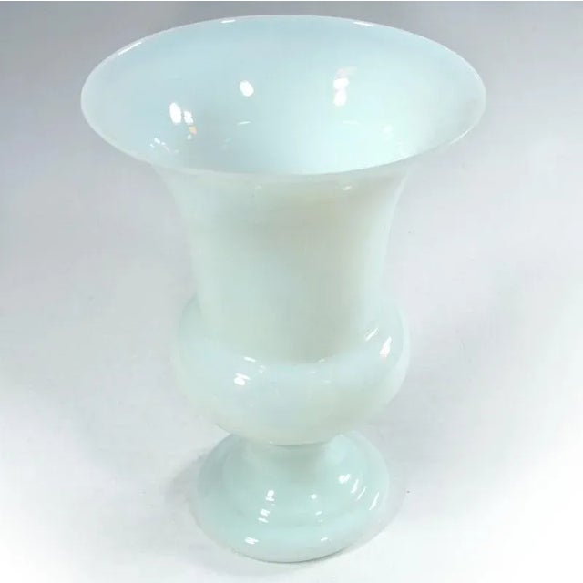 A beautiful vase made of fractured white glass. Opaline Florence Murano. Original object from the 1960s. Very good...