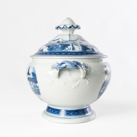 Ceramic Mottahedeh Historic Charkston Blue Canton Tureen and Underplate For Sale - Image 7 of 11