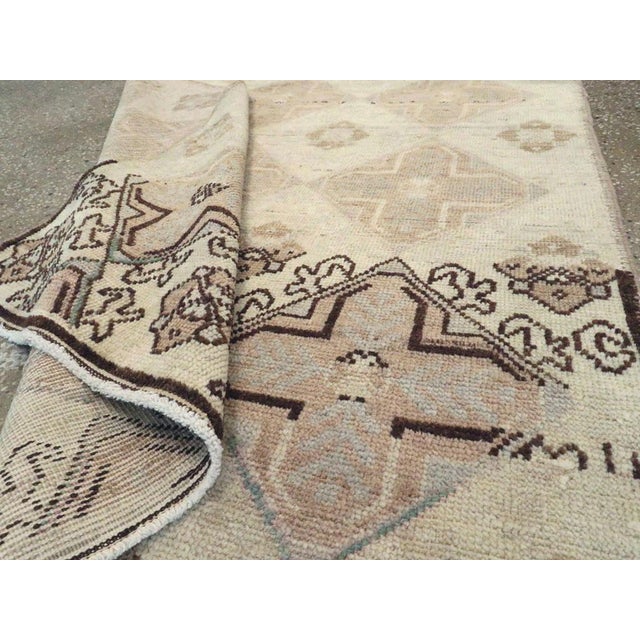 Galerie Shabab Collection Mid-20th Century Handmade Turkish Anatolian Accent Rug For Sale - Image 9 of 9
