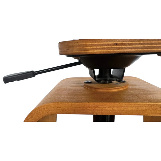 Qor360 Cleo Stool: Dynamic Ergonomics Meets Sculptural Design For Sale - Image 11 of 14