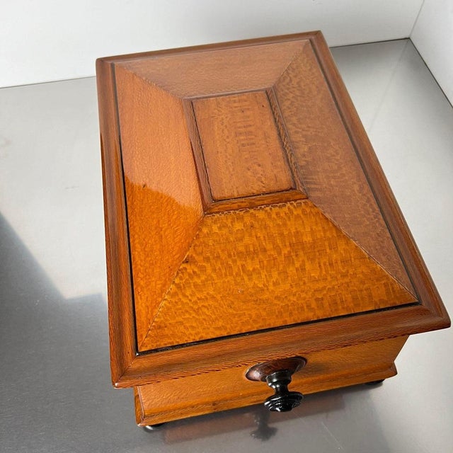 Historicism Box in Floral Ash Veneer and Rosewood, Austria, 1880s For Sale - Image 9 of 18