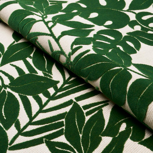Schumacher Schumacher Miramar Indoor/Outdoor Velvet Fabric In Tropical For Sale - Image 4 of 4