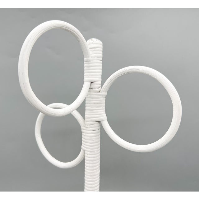 Mid 20th Century Vintage White Wicker Towel Stand – Boho / Coastal / Hollywood Regency Style For Sale - Image 5 of 10