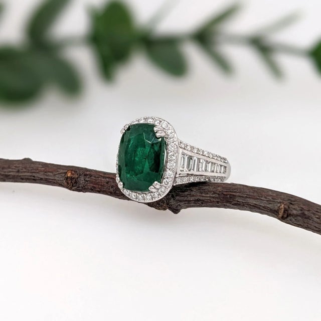 5.6ct Emerald W Earth Mined Diamonds in Solid 14k White Gold Cushion Cut Ring Size 7 For Sale - Image 4 of 9