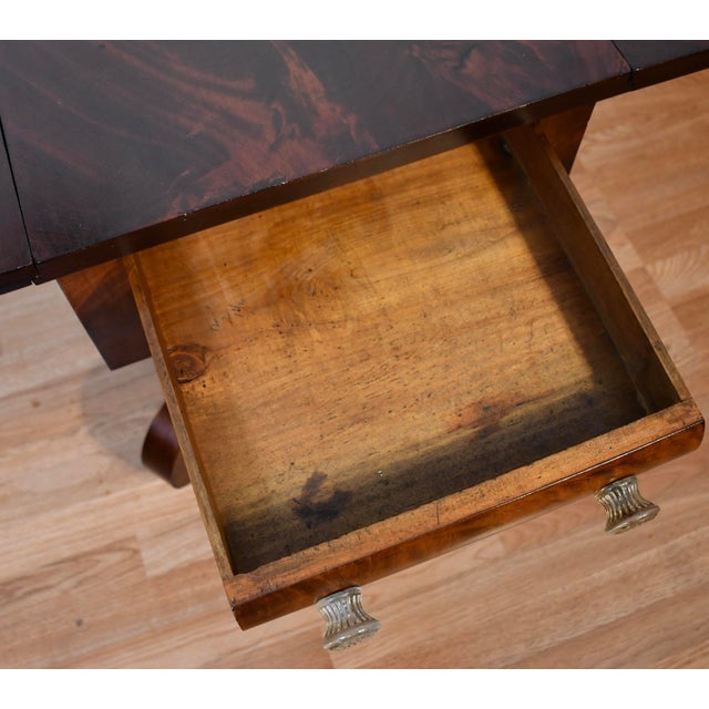 1880s Antique American Empire Crotch Mahogany Pembroke Drop-Leaf Work Table For Sale - Image 15 of 18