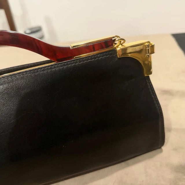 Animal Skin A 1980s Black Leather and Faux Tortoiseshell Bakelite Italian Top Handle Bag For Sale - Image 7 of 17