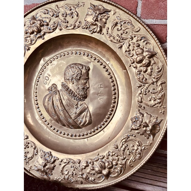 Large Antique Copper Decorative Plate with Henry IV Portrait, 1901 For Sale - Image 3 of 8