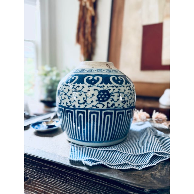 Beautiful antique Chinese blue-and-white ginger jar, dating to the late 19th to very early 20th century. The jar has a...