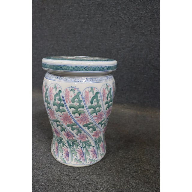 Chinese Porcelain Lidded Garden Stool For Sale - Image 4 of 5