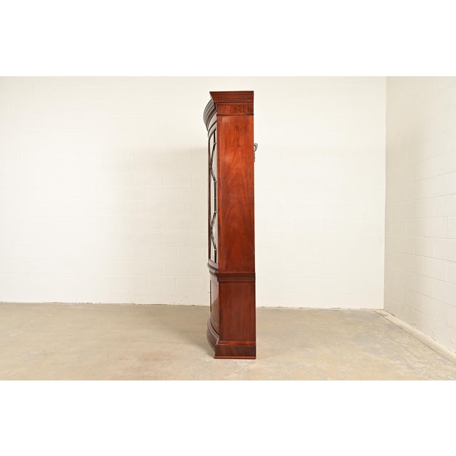 Baker Furniture Georgian Flame Mahogany Lighted Breakfront Bookcase Cabinet For Sale - Image 12 of 14