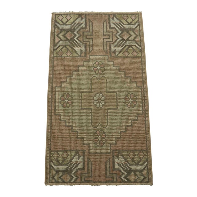 1950s Vintage Turkish Rug in Pink With Blue & Green Geometric Medallion | Rug & Kilim For Sale - Image 5 of 7