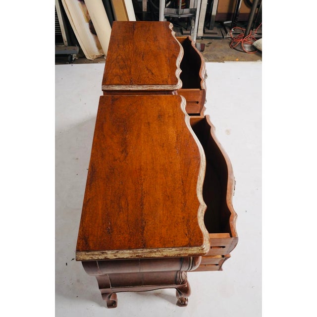 The Rothschild Collection Late 20th Century Pair of Judson Rothschild Style Anastasia Collection Italian Rococo Bombe Walnut Nightstands | Louis XV Style For Sale - Image 4 of 9