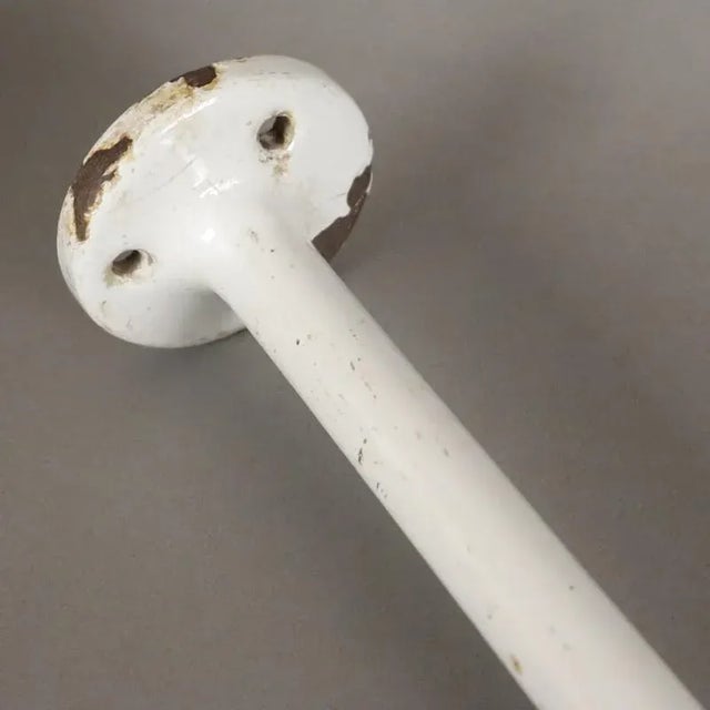 Art Deco Enamelled Towel Rack, in Good conditions. Designed 1920 to 1949