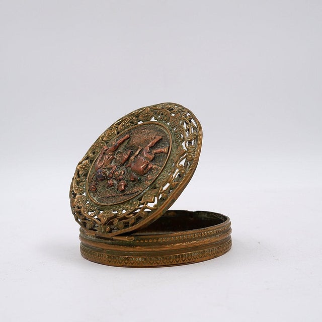 Small Antique Decorative Bronze Box, 1800s, in Good conditions. Designed before 1890