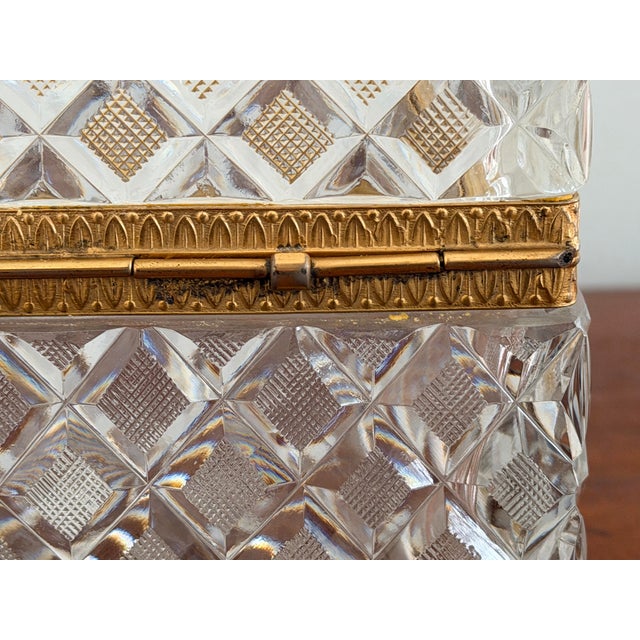 Baccarat Antique Baccarat (Attrib.) Cut Crystal Glass Casket Box With Bow Clasp For Sale - Image 4 of 12