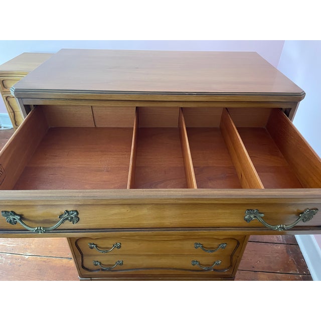 Vintage 1950s/60s R-Way French Provincial 4-Piece Bedroom Suite For Sale - Image 14 of 18