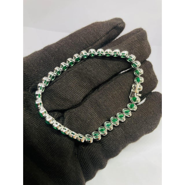 Natural 18k Gold Emerald Bracelet, 16.15ct For Sale - Image 4 of 8