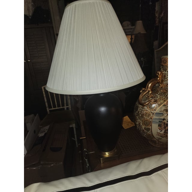 Early 20th Century Early 20th Century Pair of Vintage Paul Hanson Hollywood Regency Black Ceramic & Brass Vase-Form Table Lamps For Sale - Image 5 of 9