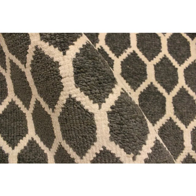 1990s Boho Chic Modern Gray/Ivory Wool & Silk Rug - 4'1 X 6'5 For Sale - Image 4 of 8