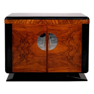 Small Art Deco Sideboard in Walnut with Black High-Gloss Lacquer Accents, 1930s For Sale