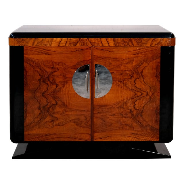 Small Art Deco Sideboard in Walnut with Black High-Gloss Lacquer Accents, 1930s For Sale