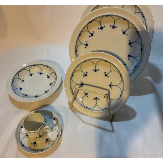 New 1980s Exquisite Porcelain With Kiruna Blue-Mittsomer Set 101 Pieces For Sale - Image 4 of 14