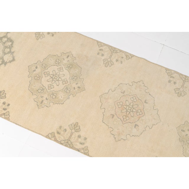 1960s Neutral Modern Farmhouse Decor Rug For Sale - Image 6 of 9